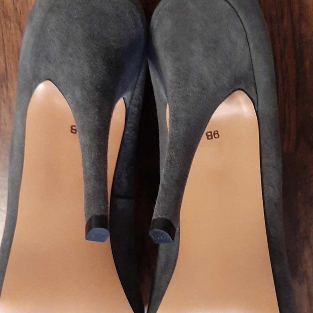 Talbots Gray Suede 4.5" heel - EUC - Picture 5 of 6